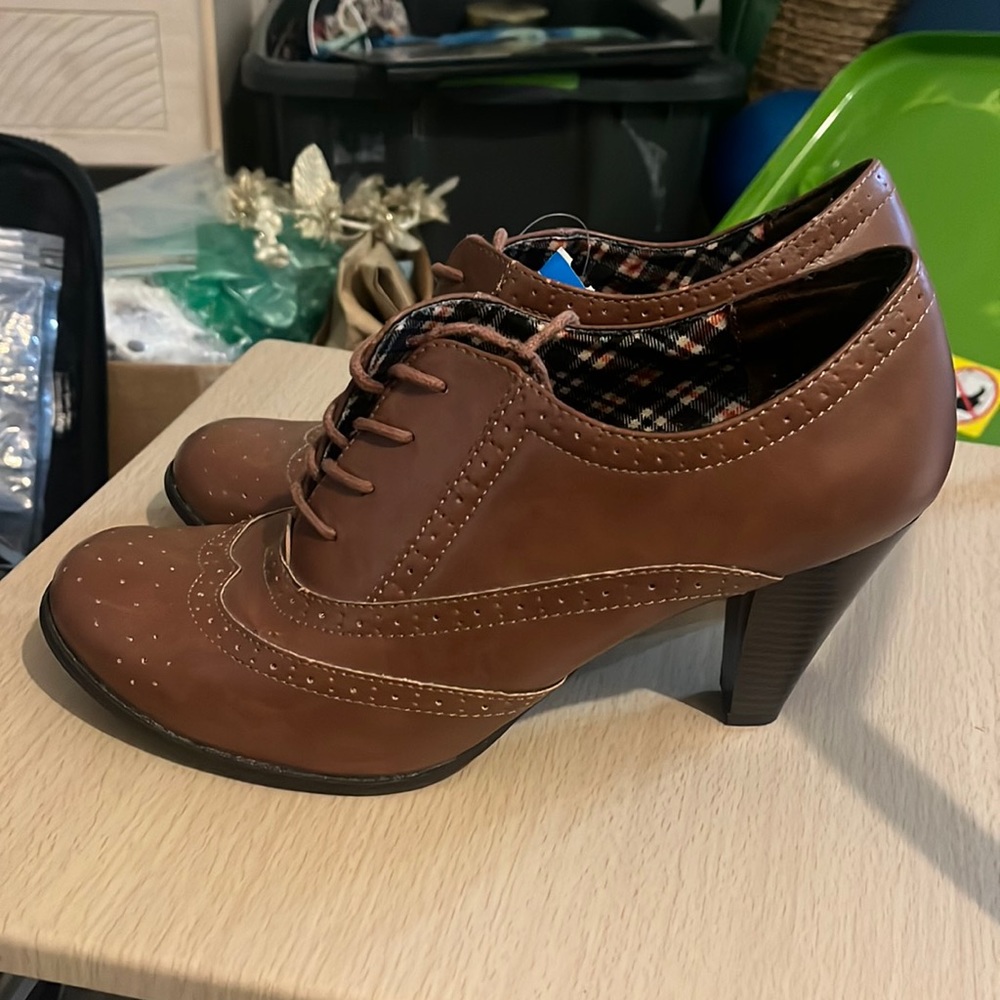 American eagle laced booties